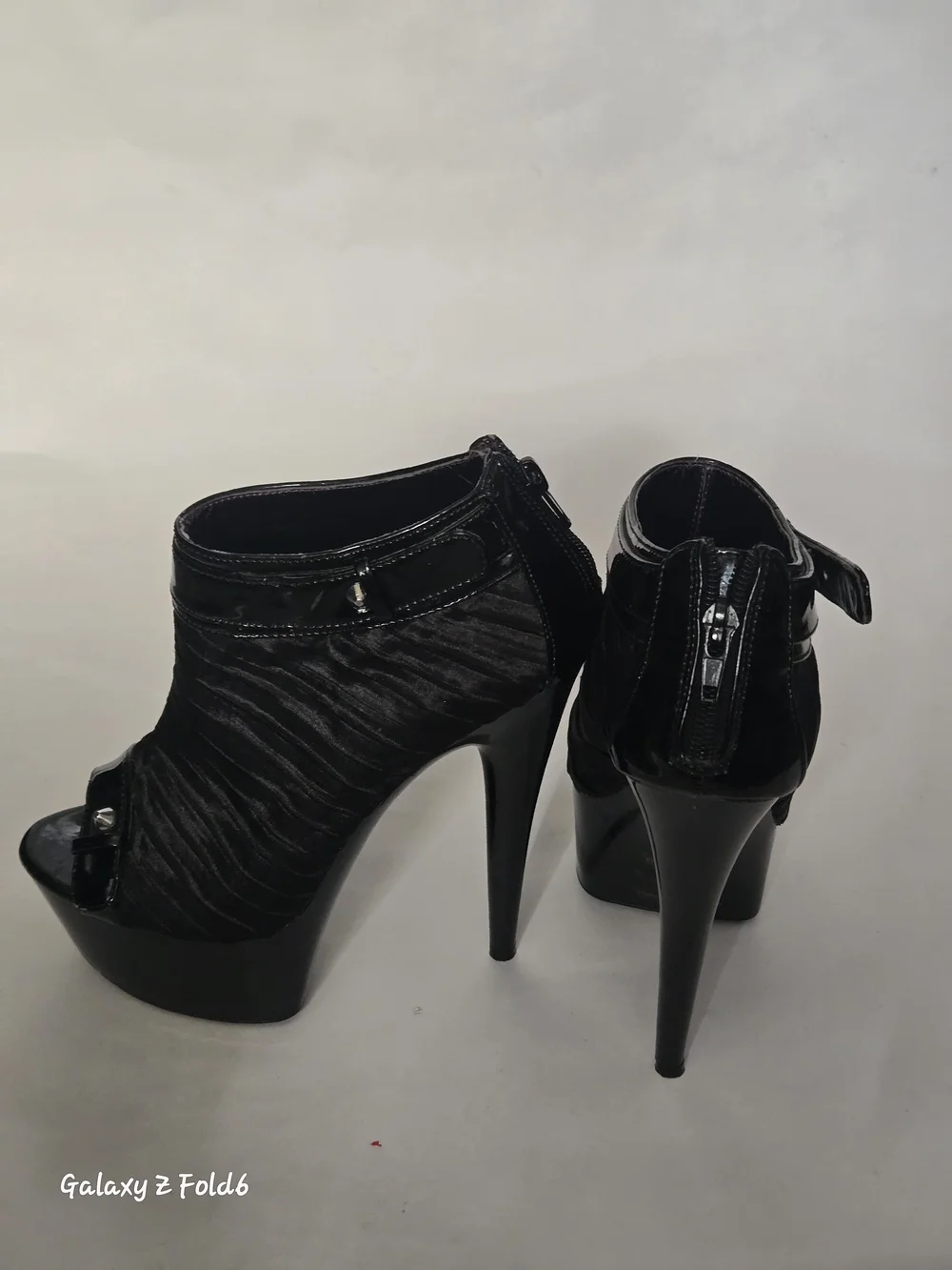Source Unknown Black Patent & Fabric Peep-Toe Platform Booties